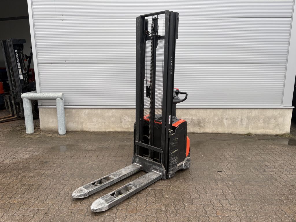 Toyota SWE 120 / 695 Std.! Hochhubwagen www.mengel-gabelstapler.de