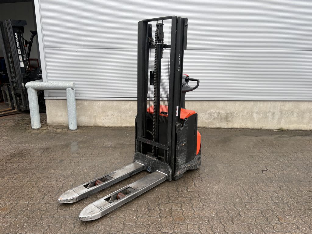 Toyota SWE 120 Hochhubwagen www.mengel-gabelstapler.de