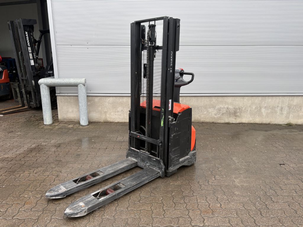 Toyota SWE 120 / 520 Std.! Hochhubwagen www.mengel-gabelstapler.de