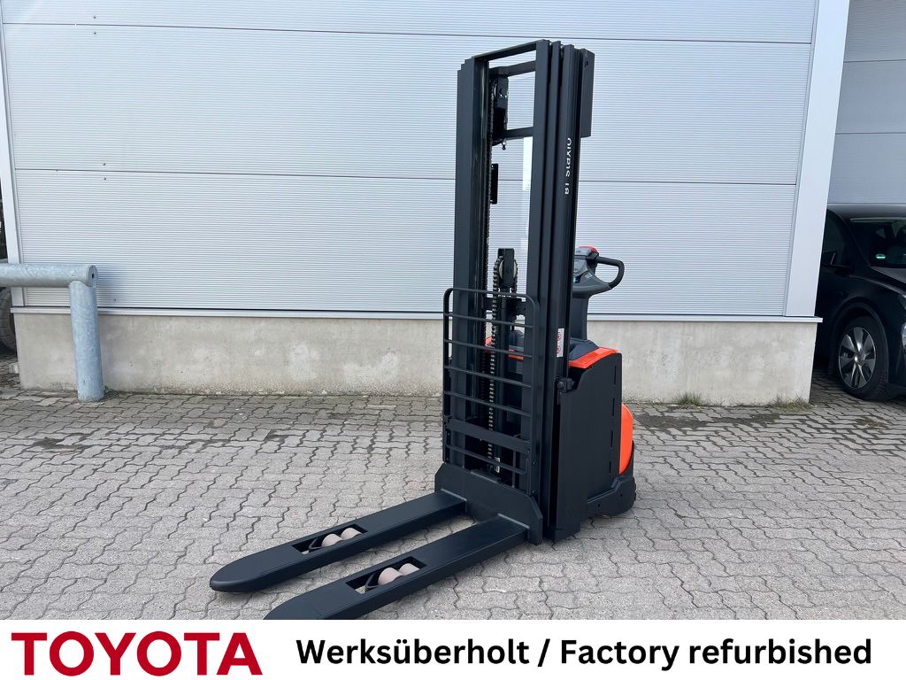 Toyota SWE 120 / Akku neu / 95 Std.! Hochhubwagen www.mengel-gabelstapler.de