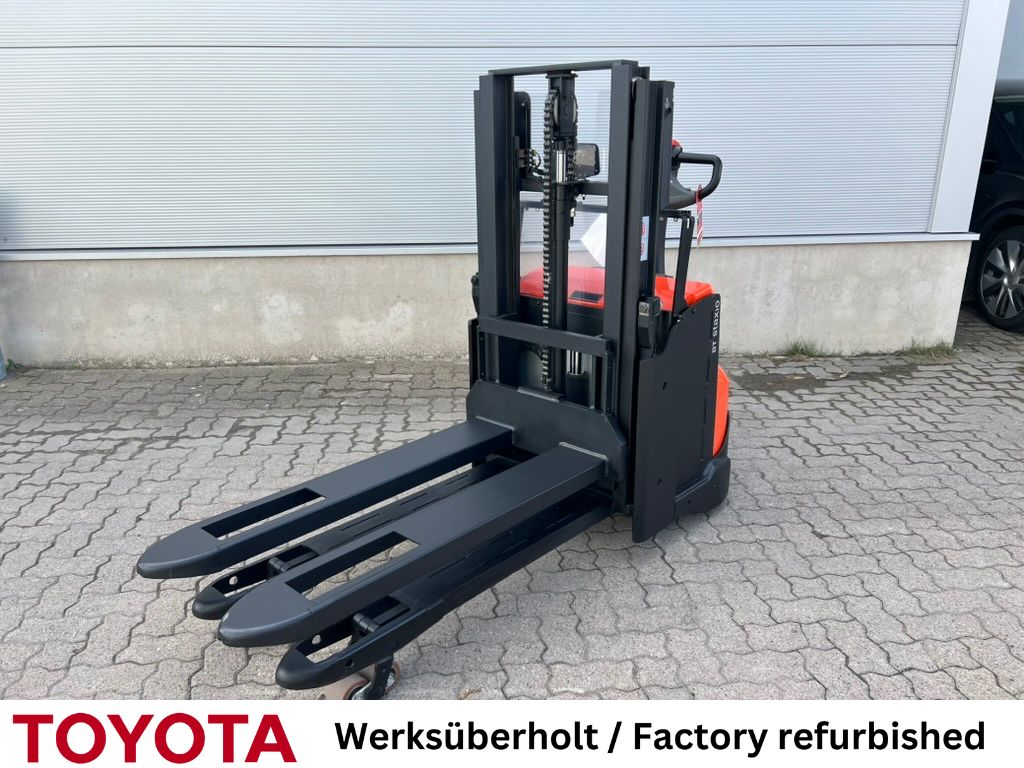 Toyota SWE 200 D / Akku 97% High Lift stacker www.mengel-gabelstapler.de