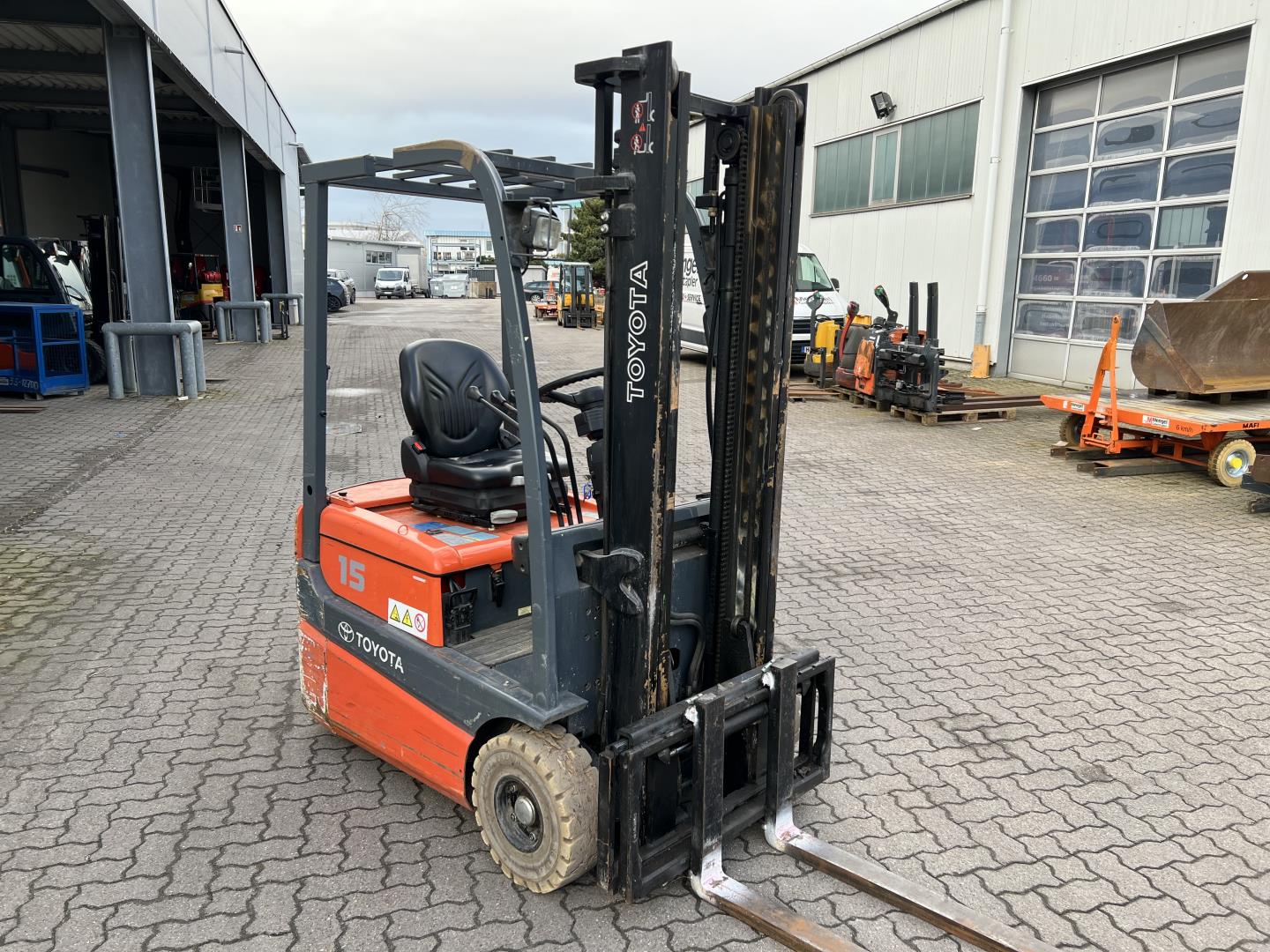 Toyota FBESF 15 Elektro 3 Rad-Stapler www.mengel-gabelstapler.de Toyota FBESF 15 Elektro 3 Rad-Stapler www.mengel-gabelstapler.de