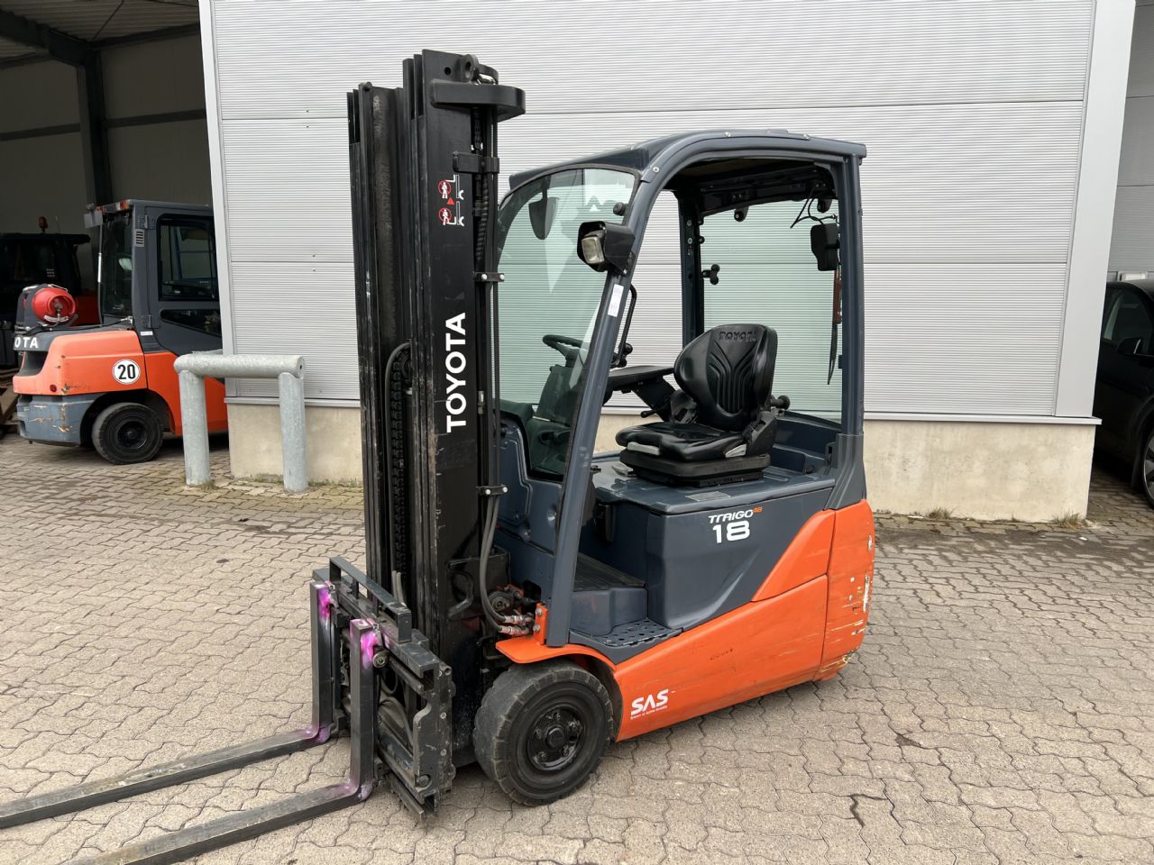 Toyota 8 FBEKT 18 Elektro 3 Rad-Stapler www.mengel-gabelstapler.de Toyota 8 FBEKT 18 Elektro 3 Rad-Stapler www.mengel-gabelstapler.de
