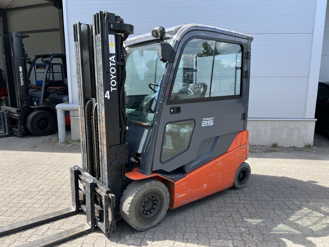 Toyota 8 FBMT 25 Electric 4-wheel forklift www.mengel-gabelstapler.de Toyota 8 FBMT 25 Electric 4-wheel forklift www.mengel-gabelstapler.de
