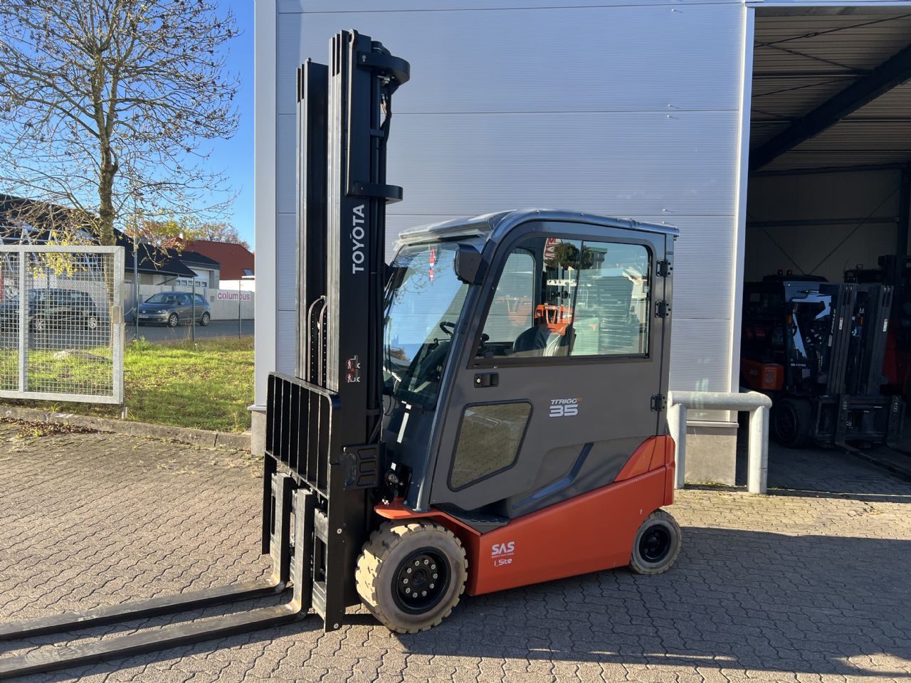 Toyota 8 FBMT 35 / 510 h! Electric 4-wheel forklift www.mengel-gabelstapler.de