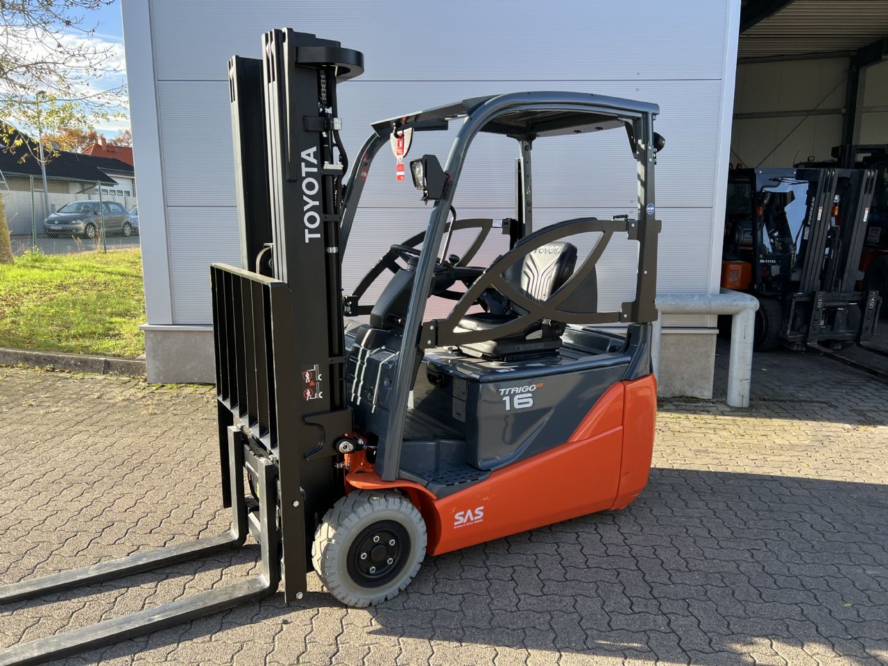 Toyota 8 FBE 16 T Electric 3-wheel forklift www.mengel-gabelstapler.de