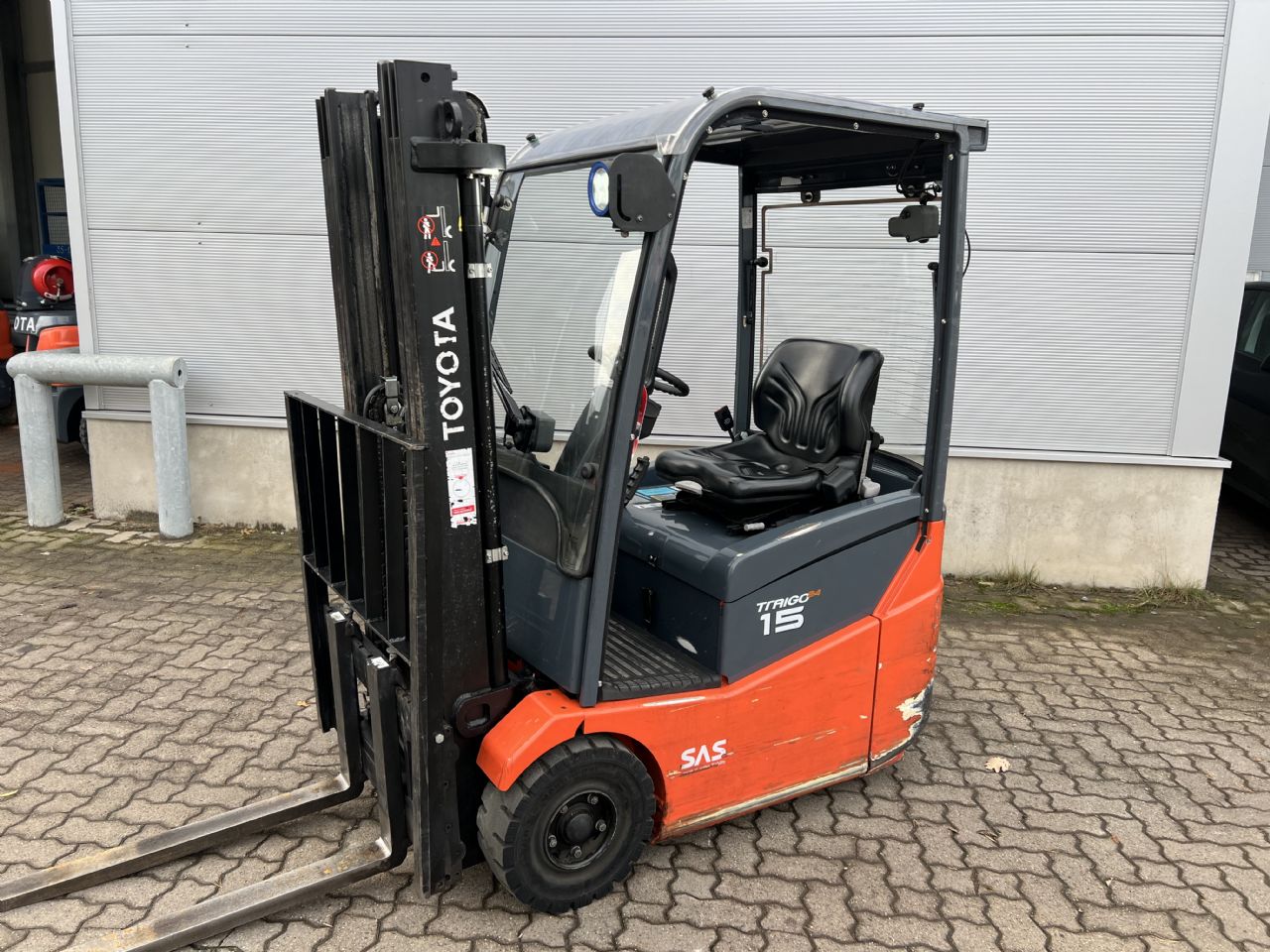 Toyota 7 FBEST 15 Electric 3-wheel forklift www.mengel-gabelstapler.de