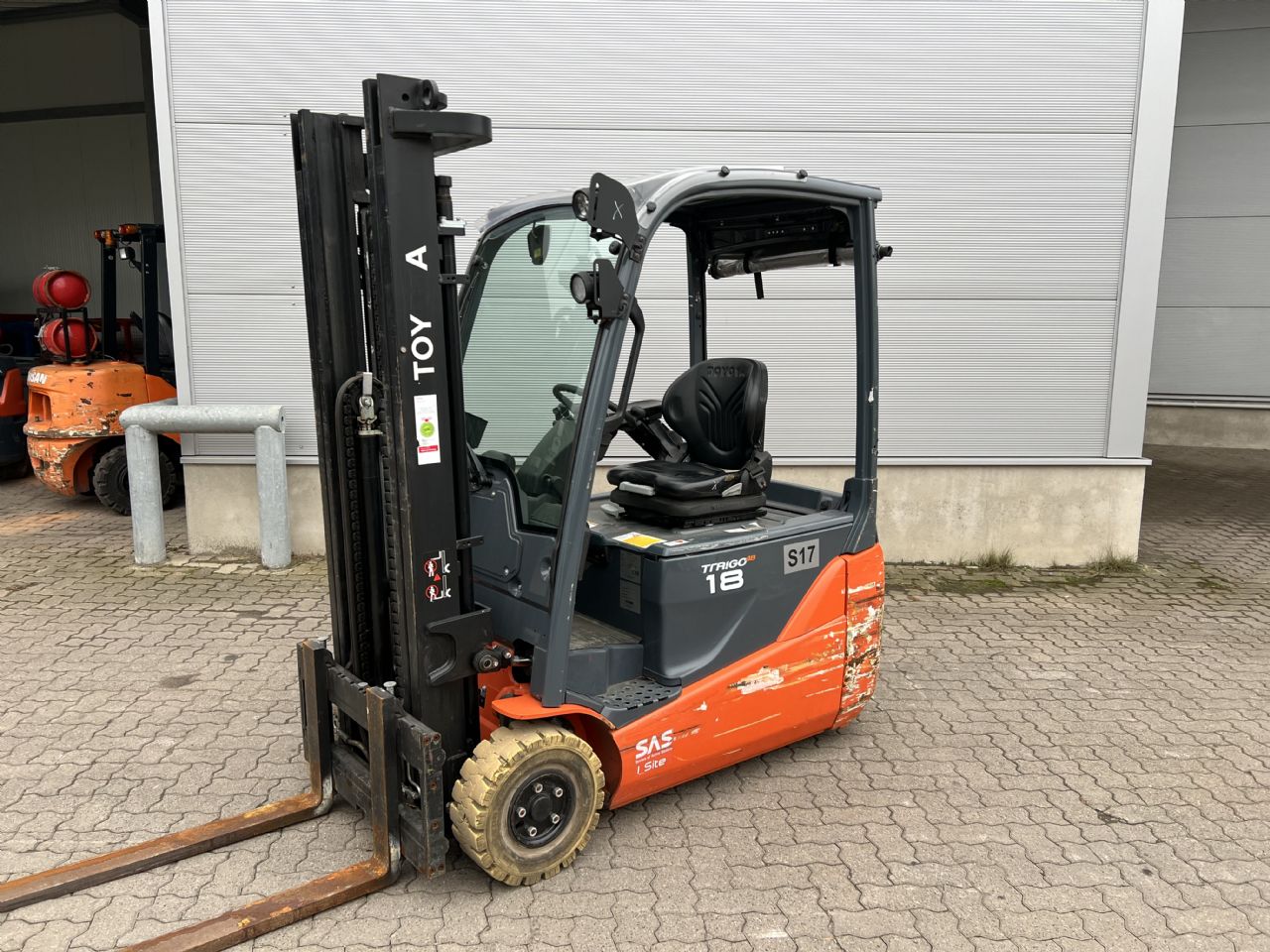 Toyota 8 FBE 18 T / Akku 88% Elektro 3 Rad-Stapler www.mengel-gabelstapler.de