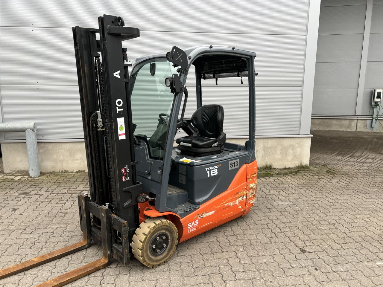 Toyota 8 FBE 18 T Elektro 3 Rad-Stapler www.mengel-gabelstapler.de