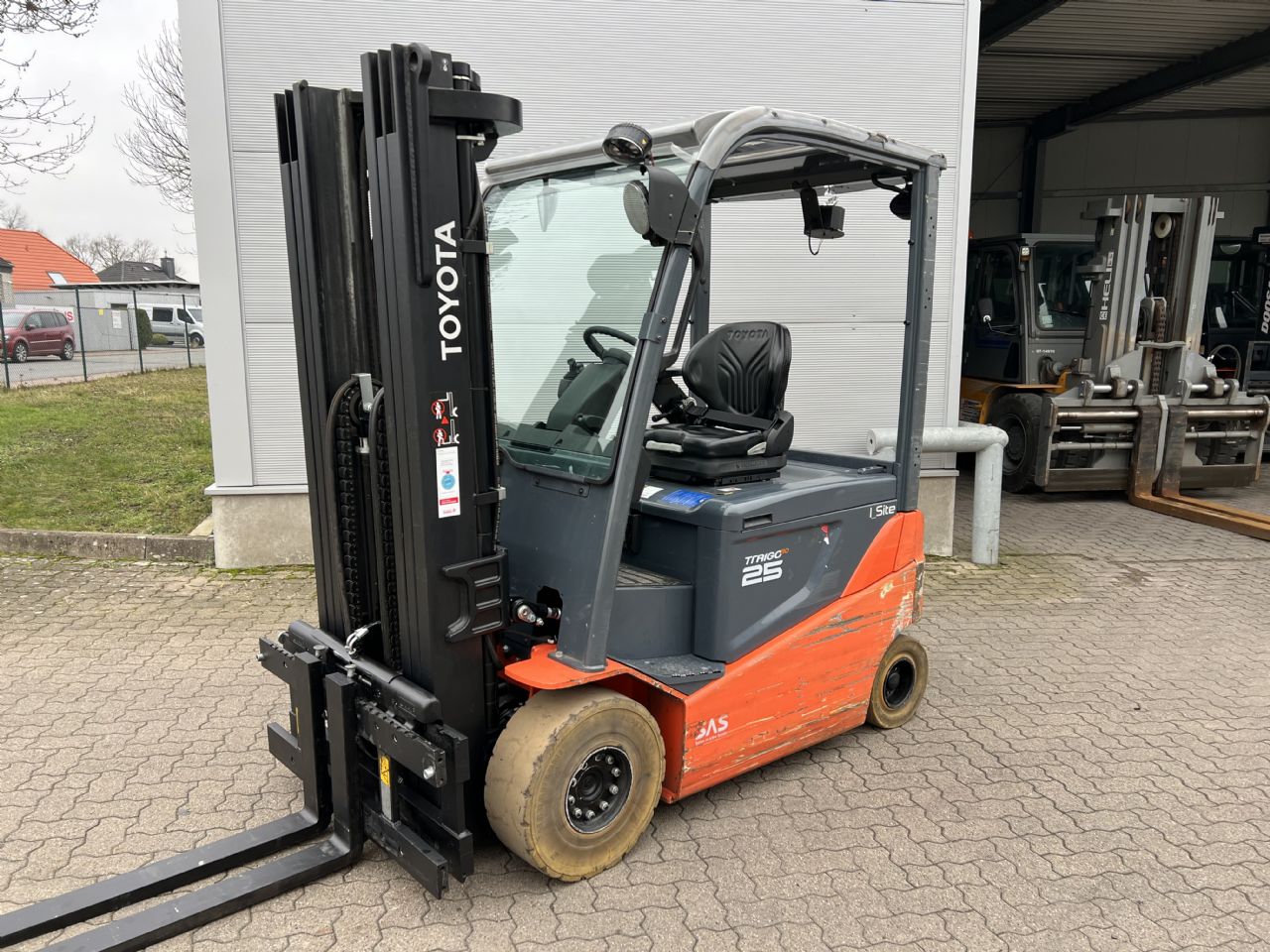 Toyota 8 FBMKT 25 Elektro 4 Rad-Stapler www.mengel-gabelstapler.de