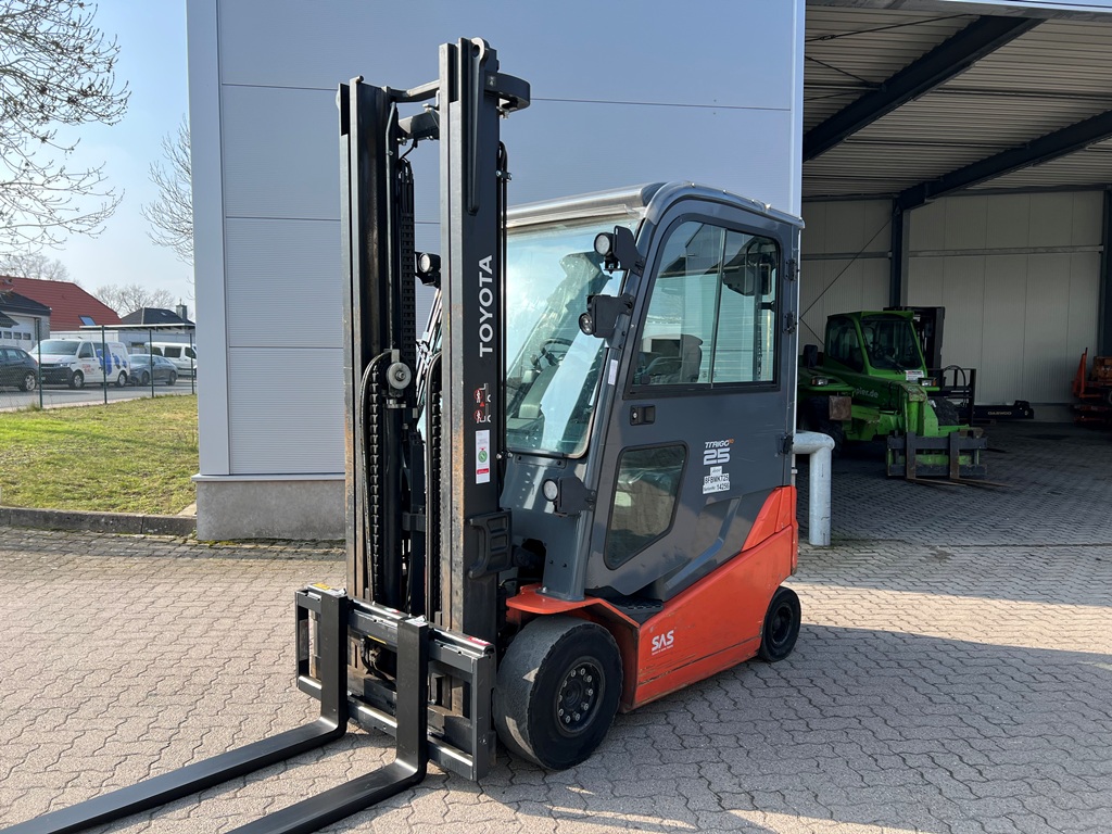 Toyota 8 FBMKT 25 / Akku 85% Elektro 4 Rad-Stapler www.mengel-gabelstapler.de