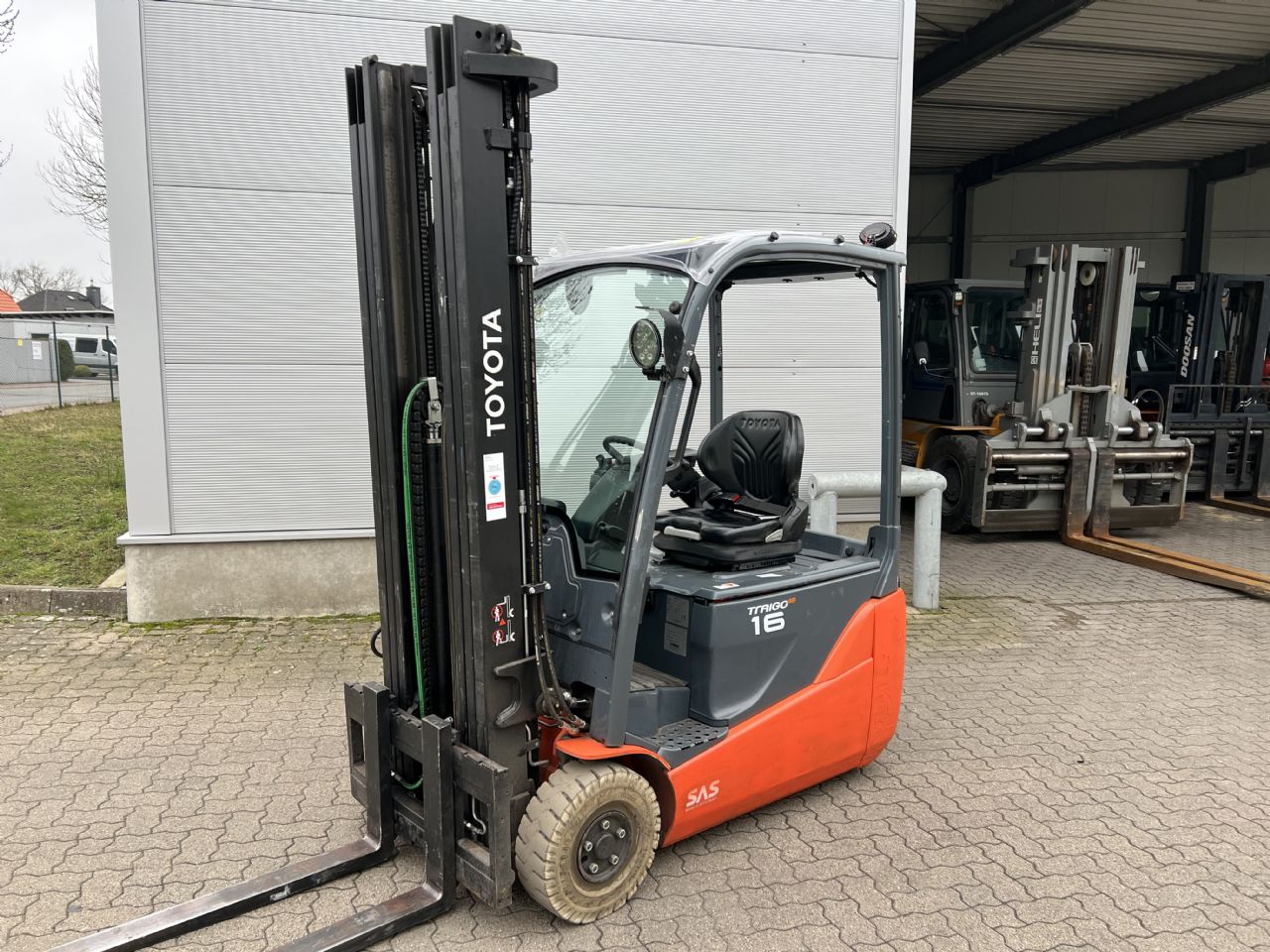 Toyota 8 FBE 16 T Elektro 3 Rad-Stapler www.mengel-gabelstapler.de