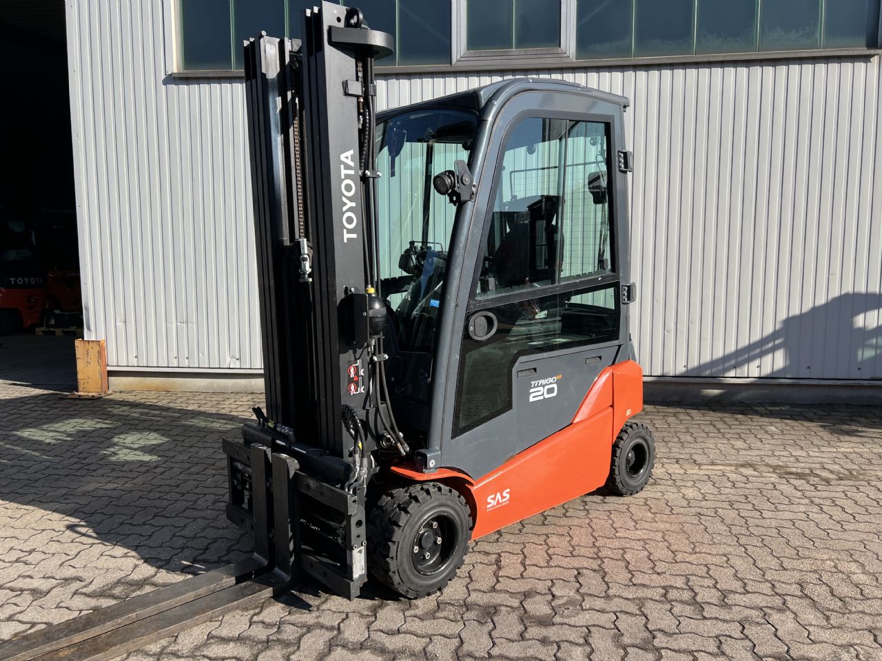 Toyota 8 FBM 20 T / 1.460 Std.! Elektro 4 Rad-Stapler www.mengel-gabelstapler.de