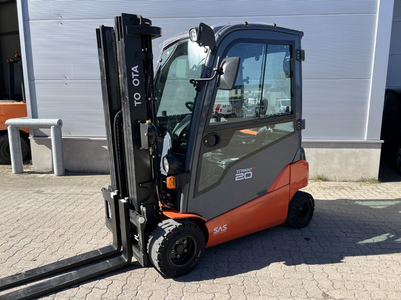 Toyota 8 FBM 20 T / 1.240 h! Elektro 4 Rad-Stapler www.mengel-gabelstapler.de