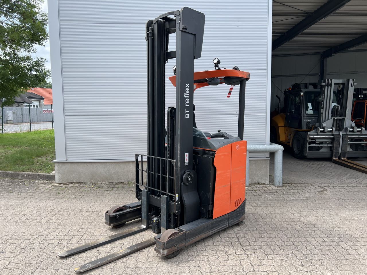 Toyota RRE 140 HE Reach Truck www.mengel-gabelstapler.de Toyota RRE 140 HE Reach Truck www.mengel-gabelstapler.de
