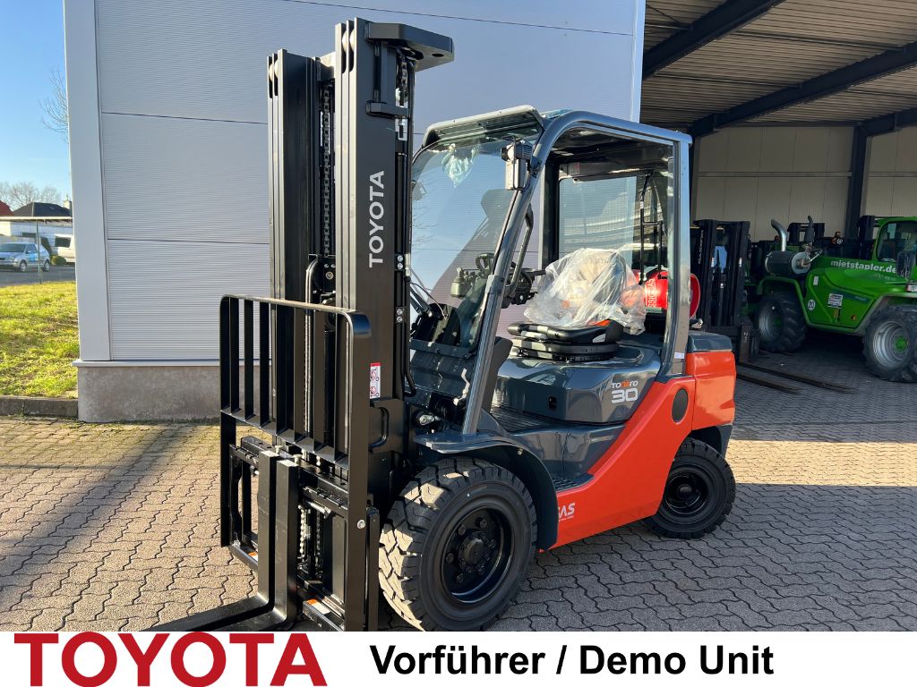 Toyota 02-8 FGF 30, Demo Treibgasstapler www.mengel-gabelstapler.de