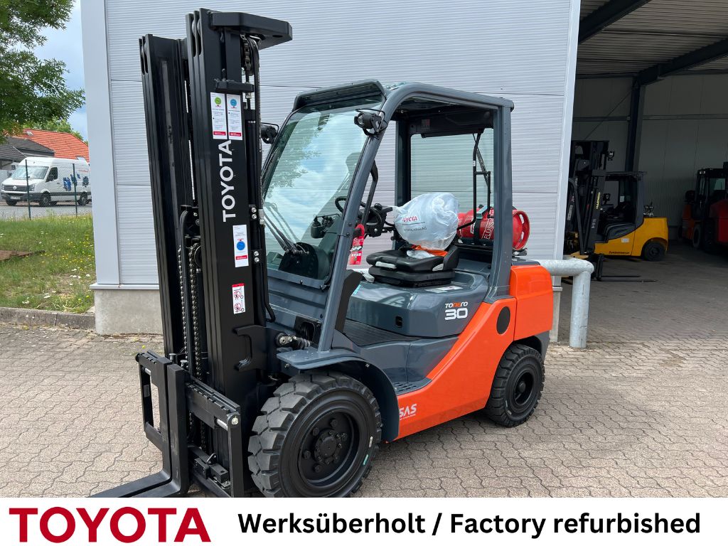 Toyota 02-8 FGF 30 Treibgasstapler www.mengel-gabelstapler.de