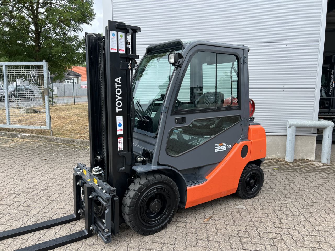 Toyota 02-8 FGF 25, 380h! LPG Forklifts www.mengel-gabelstapler.de Toyota 02-8 FGF 25, 380h! LPG Forklifts www.mengel-gabelstapler.de