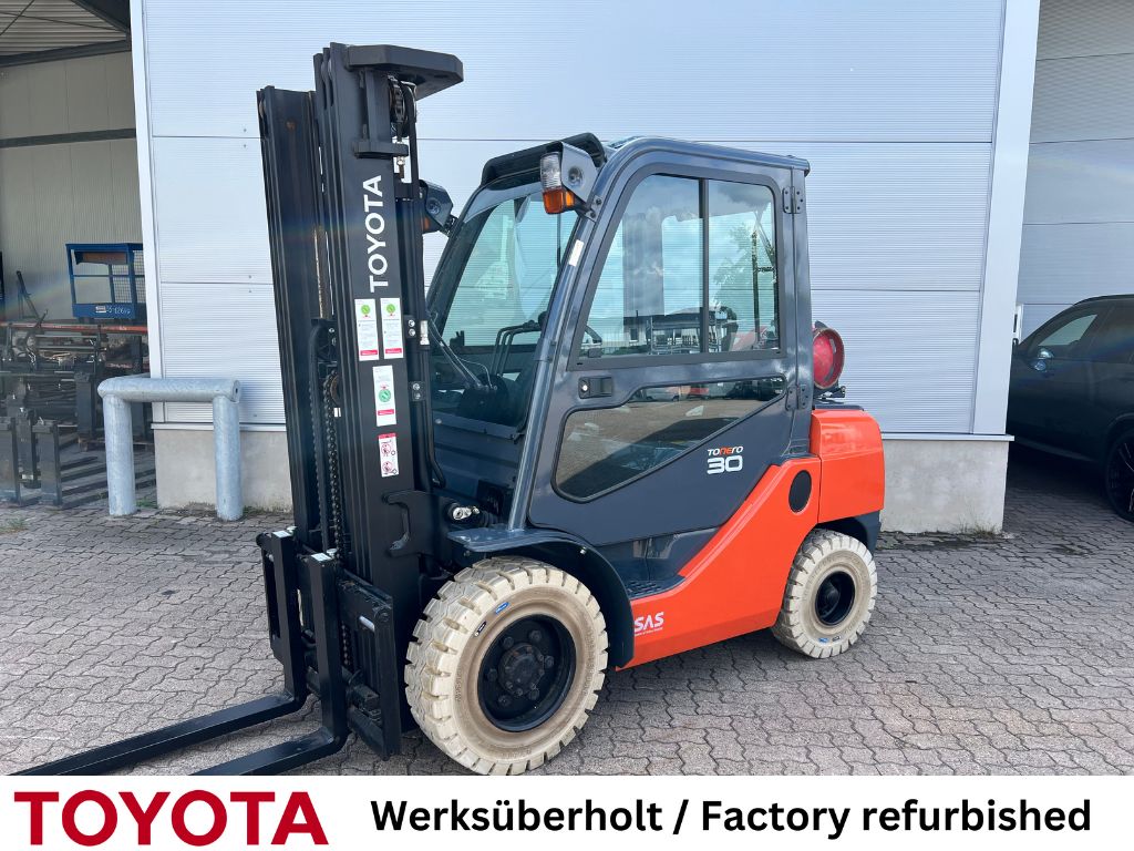 Toyota 02-8 FGF 30 Treibgasstapler www.mengel-gabelstapler.de