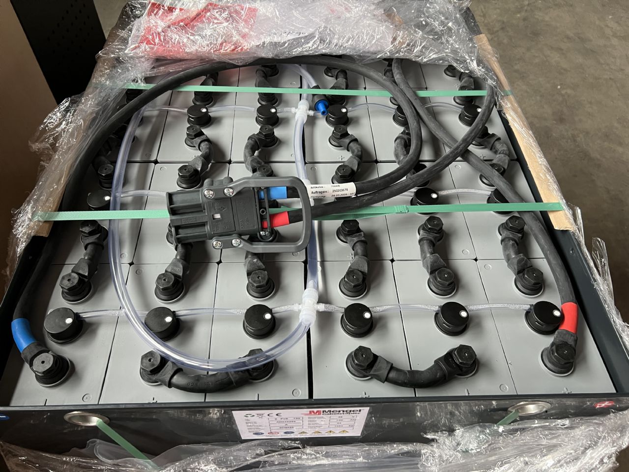  PzS-Batterie 48V/6PzS/750Ah Antriebsbatterie www.mengel-gabelstapler.de