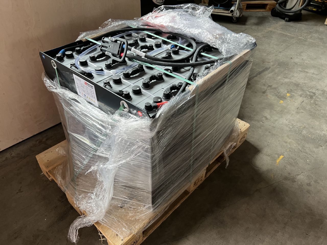 PzS-Batterie 48V/6PzS/750Ah Drive battery www.mengel-gabelstapler.de PzS-Batterie 48V/6PzS/750Ah Drive battery www.mengel-gabelstapler.de