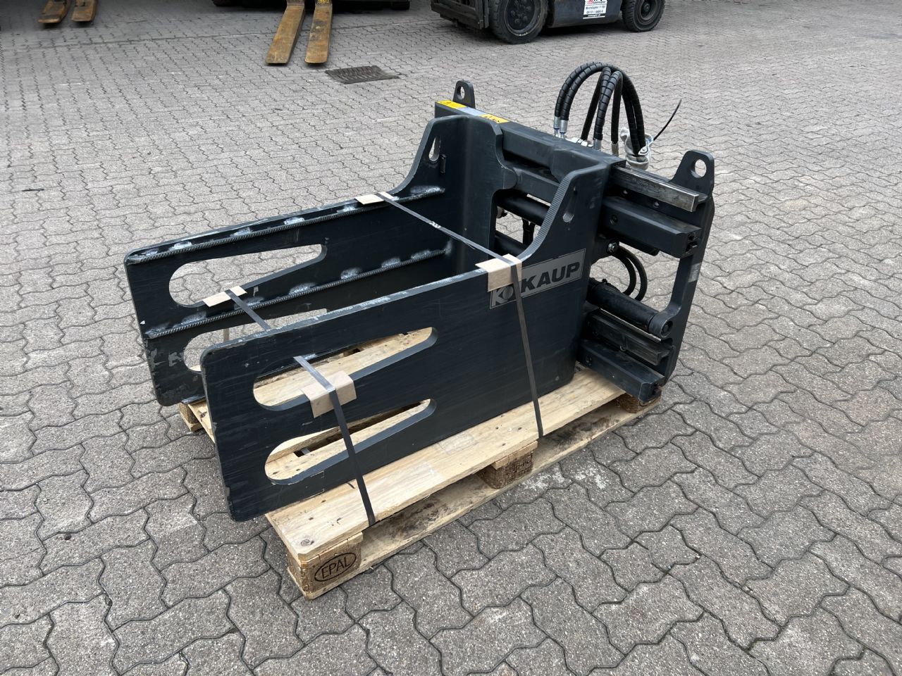 Kaup 1.5T 413 Pulp bale clamp www.mengel-gabelstapler.de