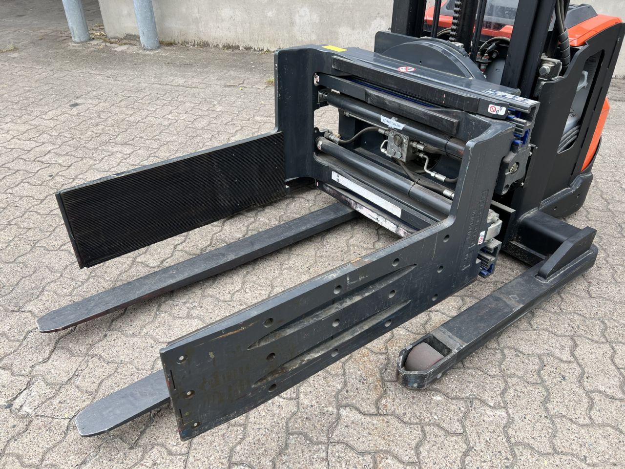 Cascade 286-BBH-2A-76919 R1 / 360 Pulp bale clamp www.mengel-gabelstapler.de