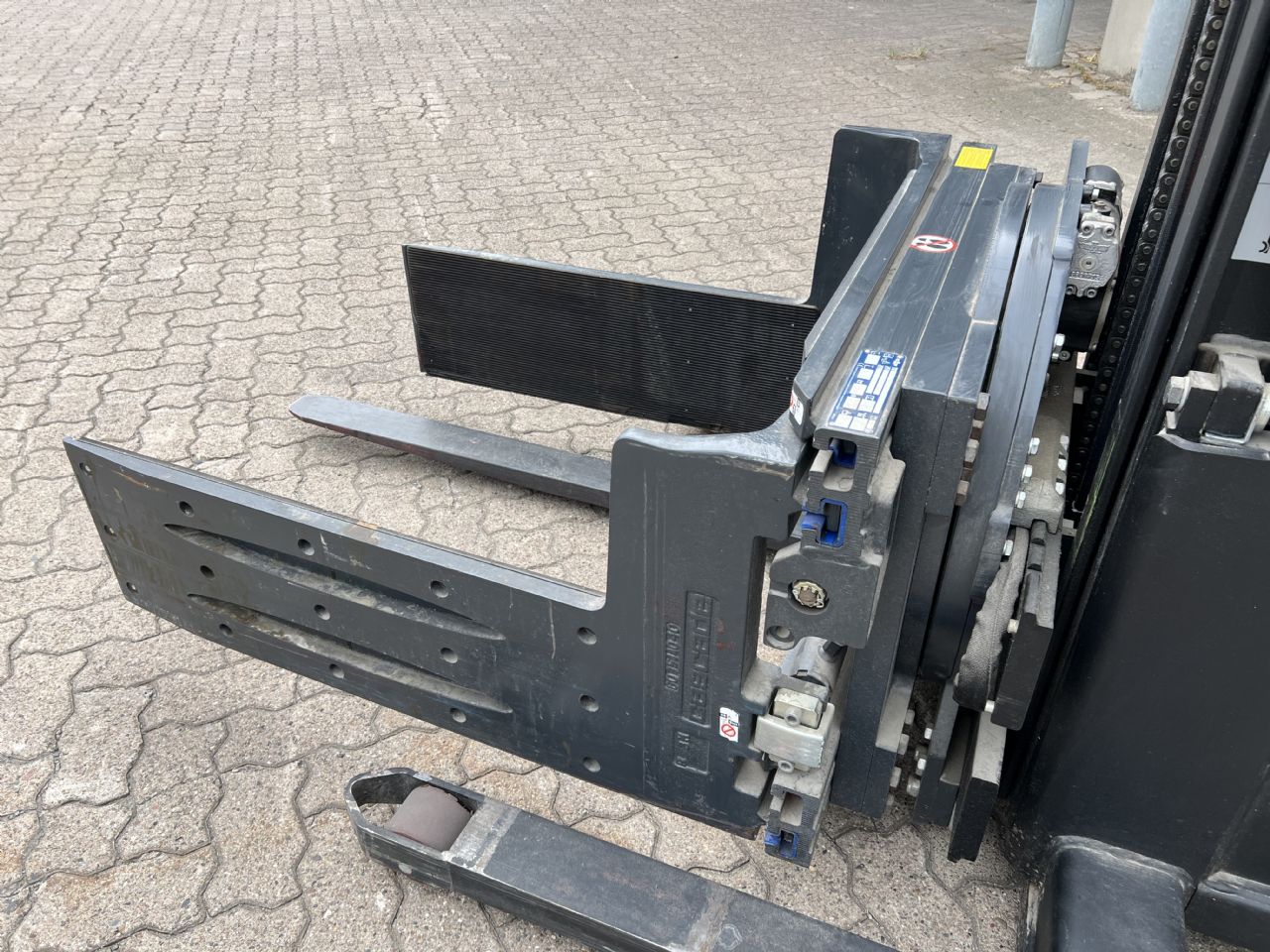 Cascade 286-BBH-2A-76919 R1 / 360° Pulp bale clamp www.mengel-gabelstapler.de Cascade 286-BBH-2A-76919 R1 / 360° Pulp bale clamp www.mengel-gabelstapler.de