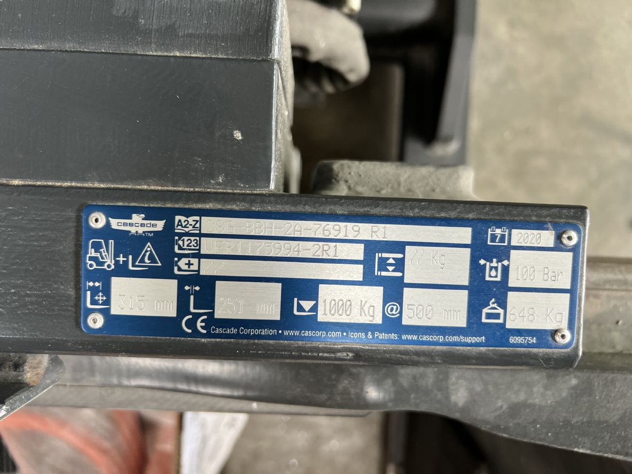 Cascade 286-BBH-2A-76919 R1 / 360° Pulp bale clamp www.mengel-gabelstapler.de Cascade 286-BBH-2A-76919 R1 / 360° Pulp bale clamp www.mengel-gabelstapler.de