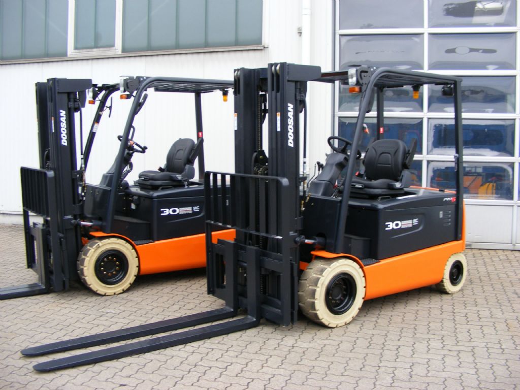 Doosan B 30X-5 ac Electric 4-wheel forklift www.mengel-gabelstapler.de