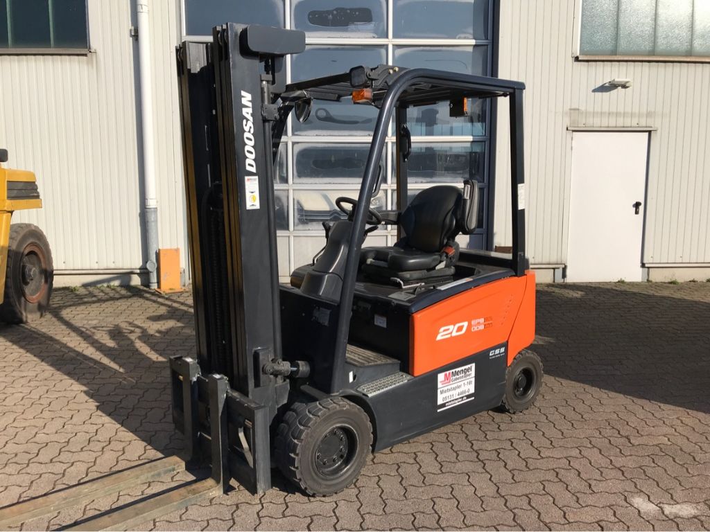 Doosan B20  X-7 Elektro 4 Rad-Stapler www.mengel-gabelstapler.de