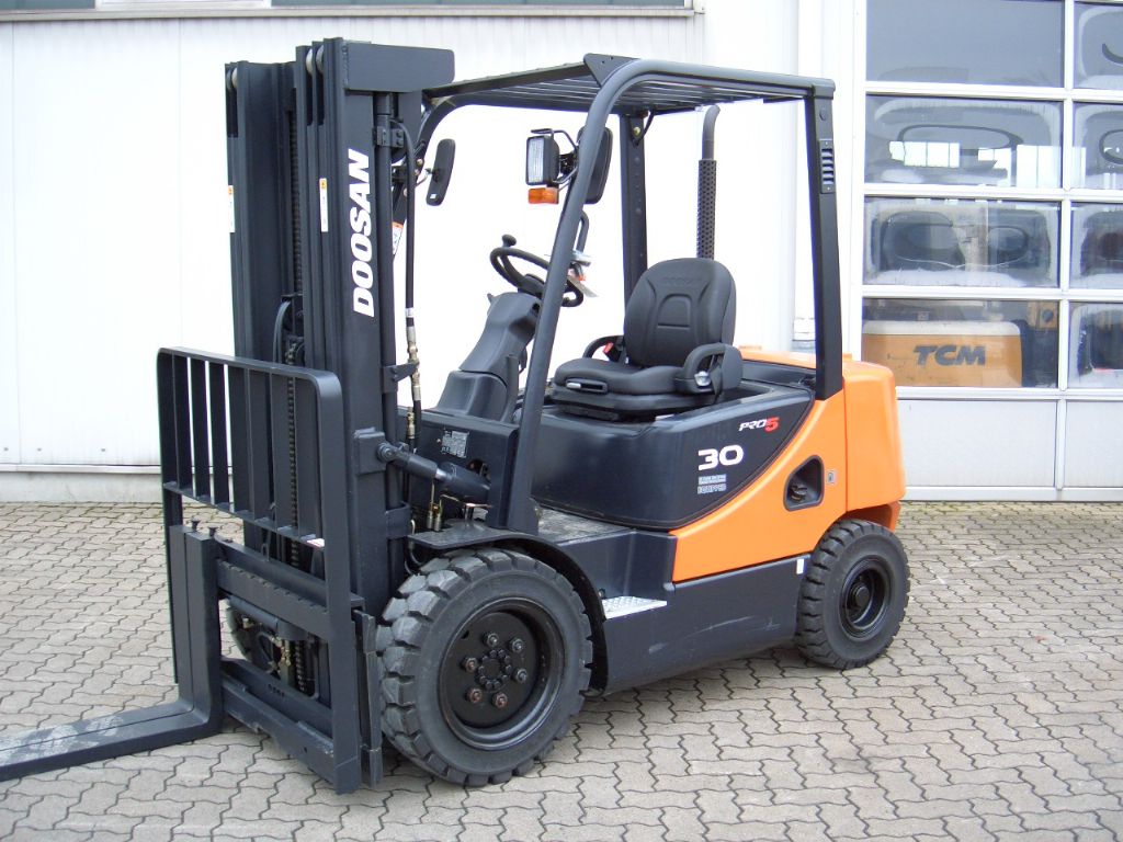 Doosan D 30 S-5 Diesel Forklift www.mengel-gabelstapler.de