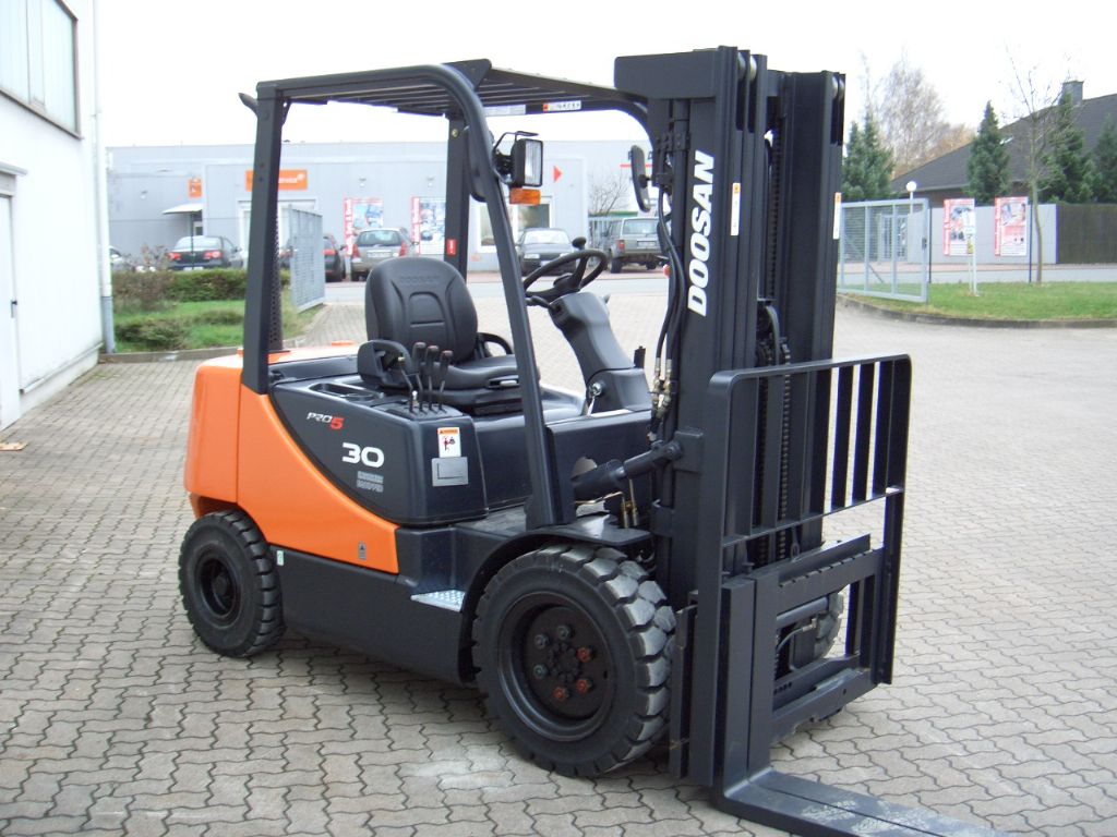 Doosan D 30 S-5 Diesel Forklift www.mengel-gabelstapler.de