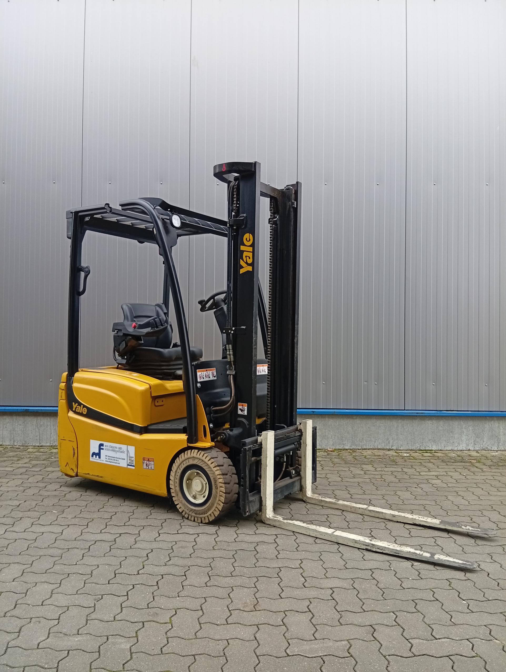 Yale-ERP15VT-Elektro 3 Rad-Stapler-www.mfgabelstapler.de