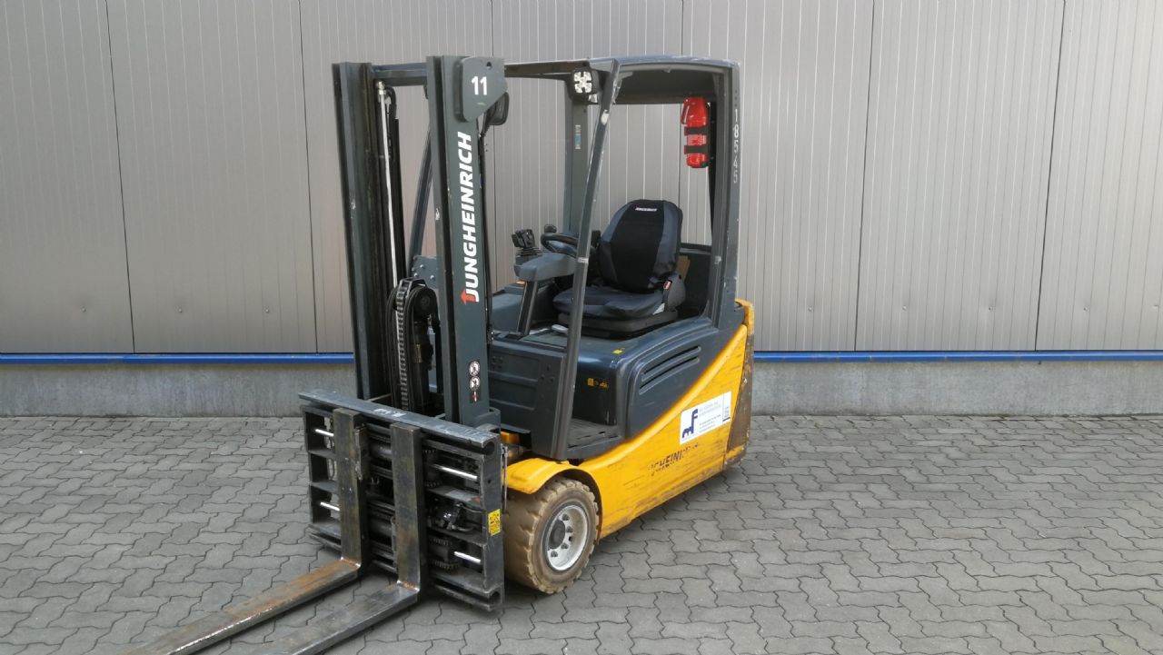 Jungheinrich-EFG218-Elektro 3 Rad-Stapler-www.mfgabelstapler.de