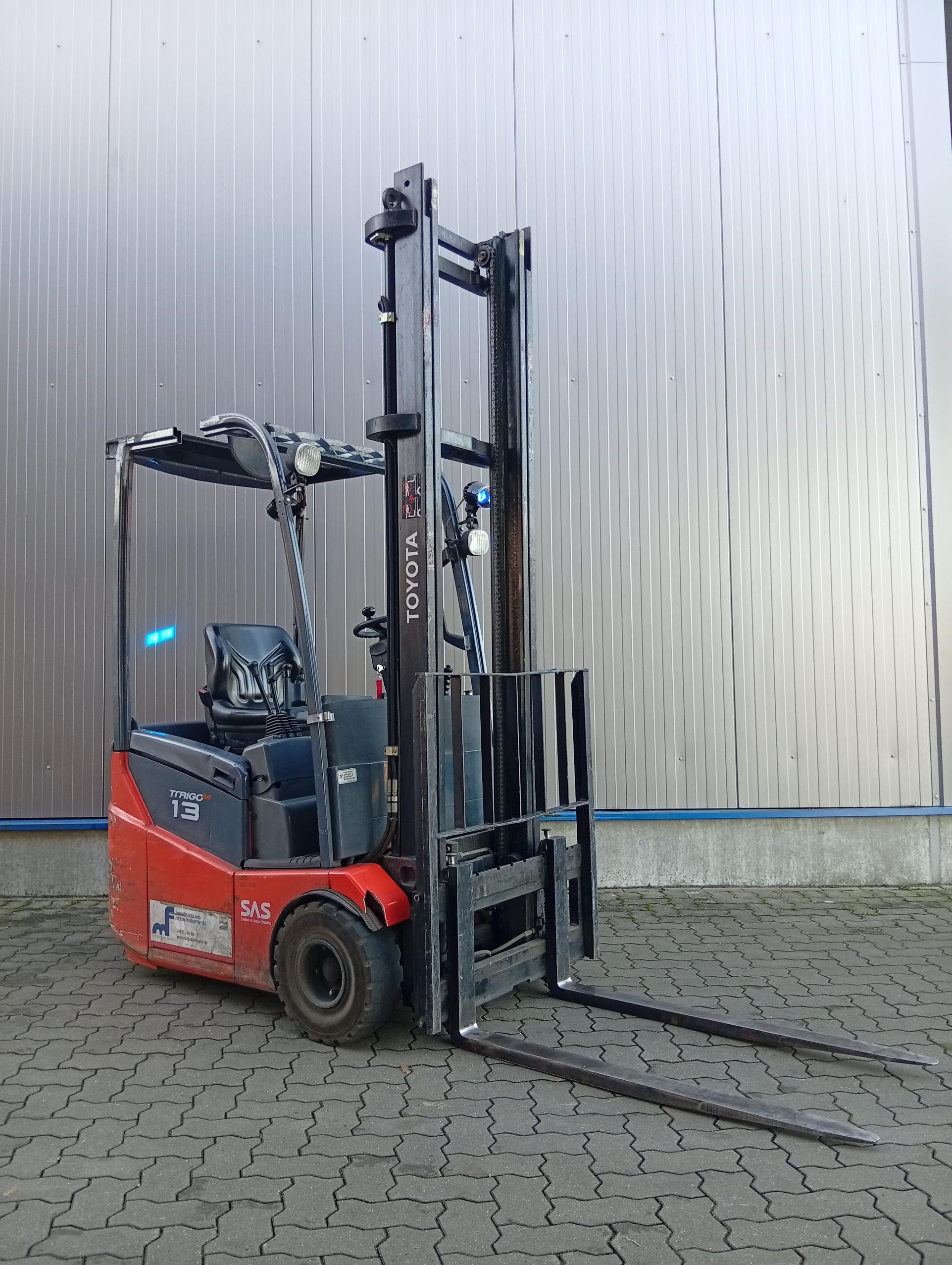 Toyota-7FBEST13-Elektro 3 Rad-Stapler-www.mfgabelstapler.de