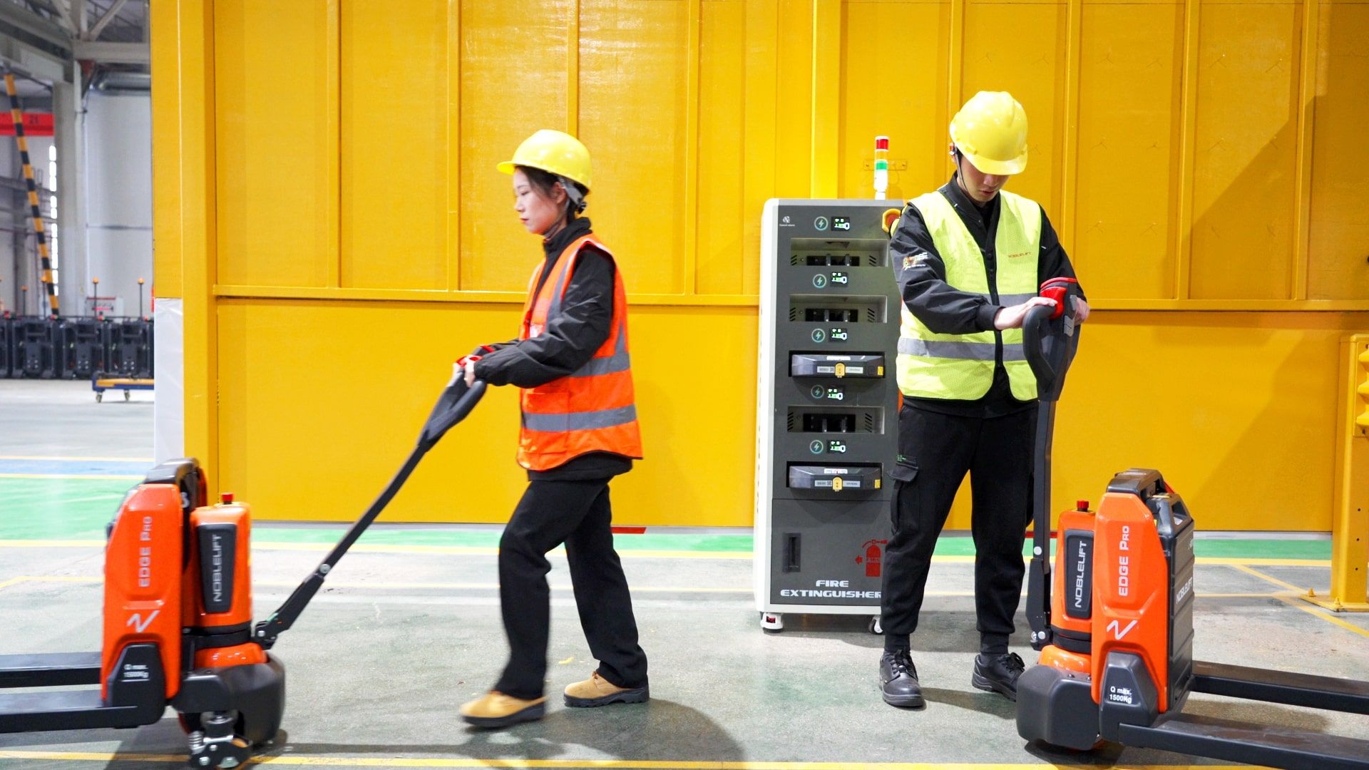 Noblelift PT E20N Pro  Electric Pallet Truck www.noblelifteurope.com