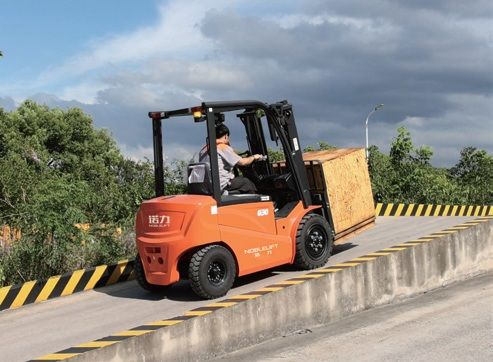 Noblelift FE 4P25Q  Elektro 4 Rad-Stapler www.noblelifteurope.com