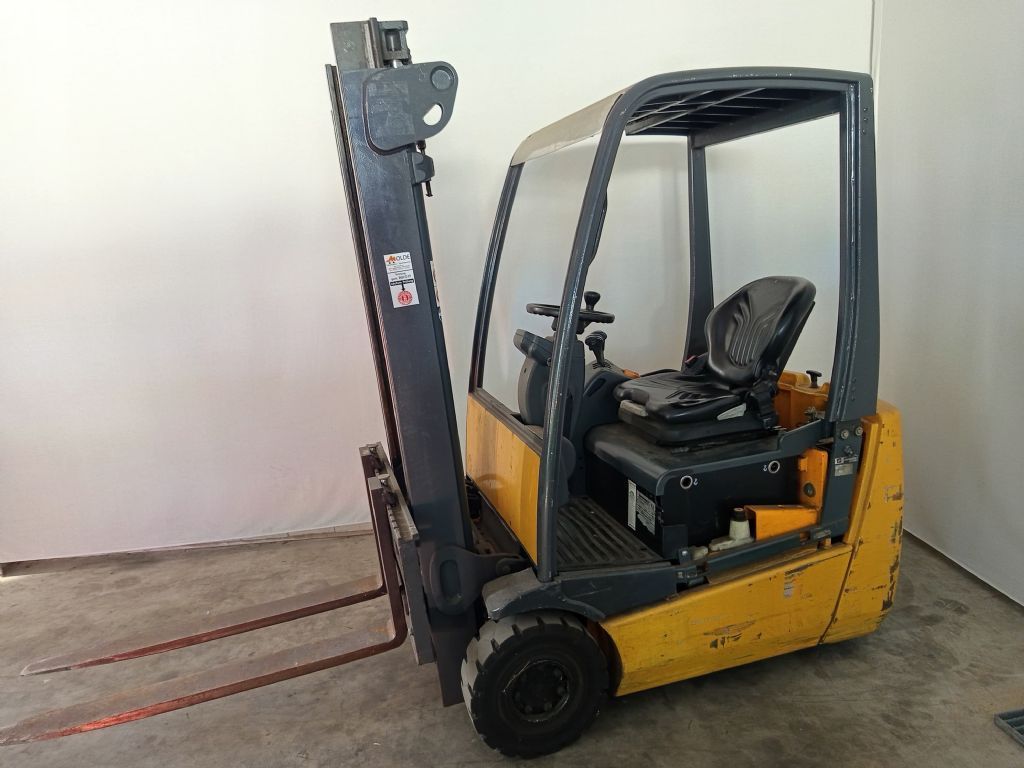 Jungheinrich-EFG-DF13-Elektro 3 Rad-Stapler-www.gabelstapler-molde.de