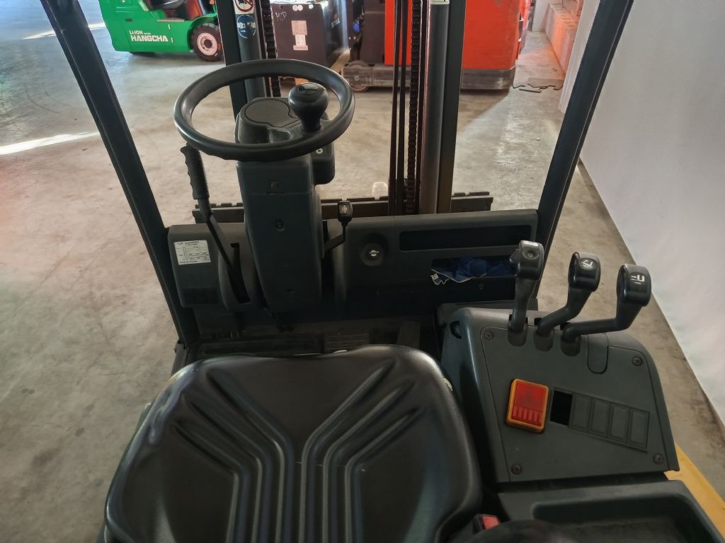 Jungheinrich-EFG-DF13-Elektro 3 Rad-Stapler-www.gabelstapler-molde.de