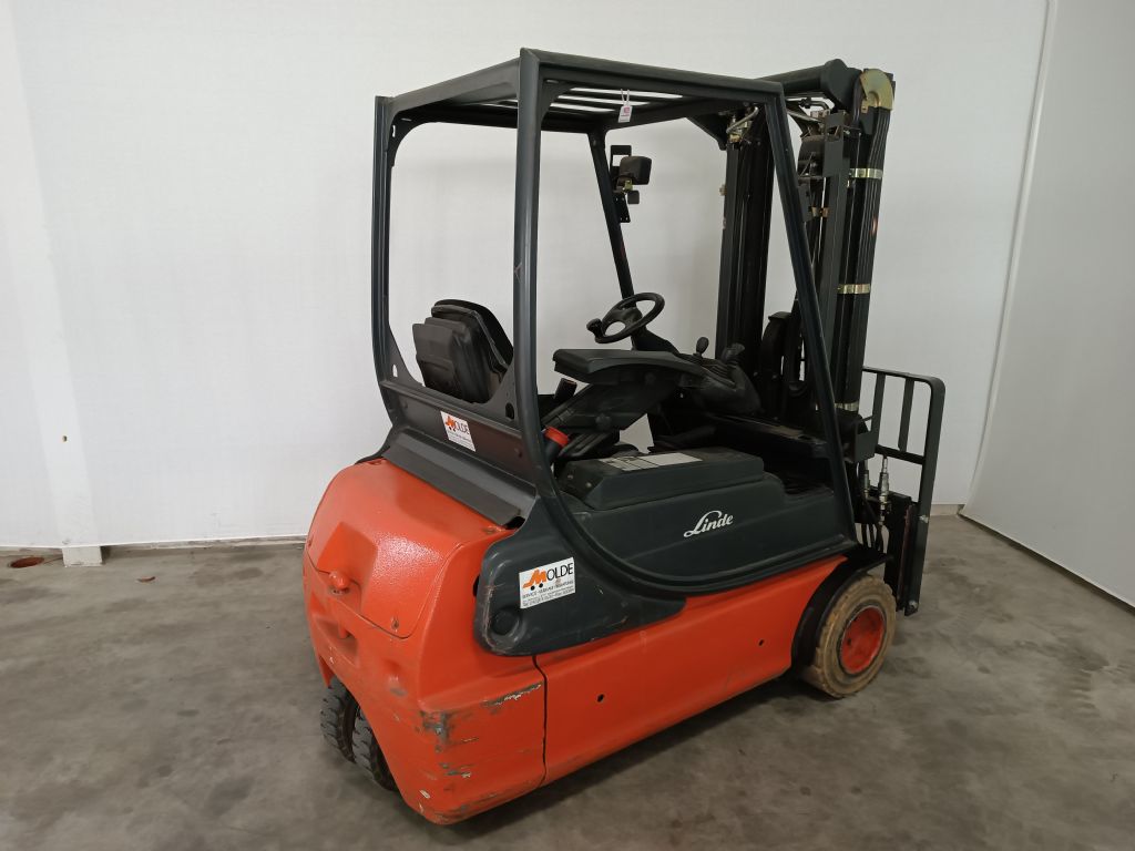 Linde-E18C-02-Elektro 3 Rad-Stapler-www.gabelstapler-molde.de