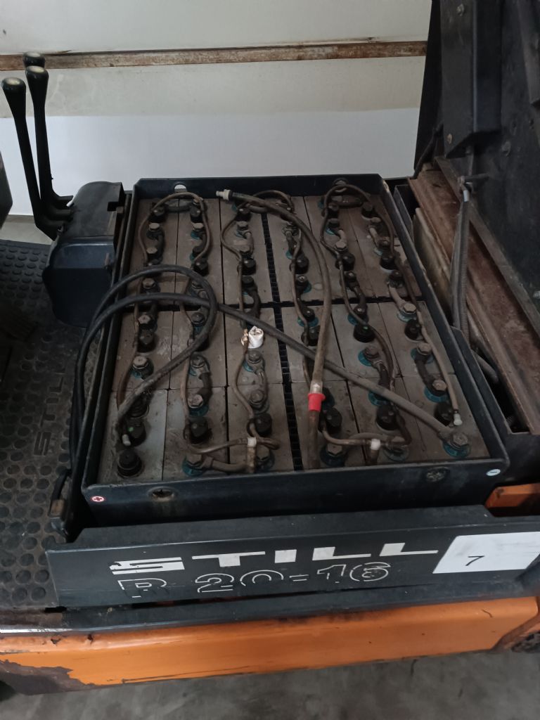 Still-R20-16-Elektro 4 Rad-Stapler-www.gabelstapler-molde.de