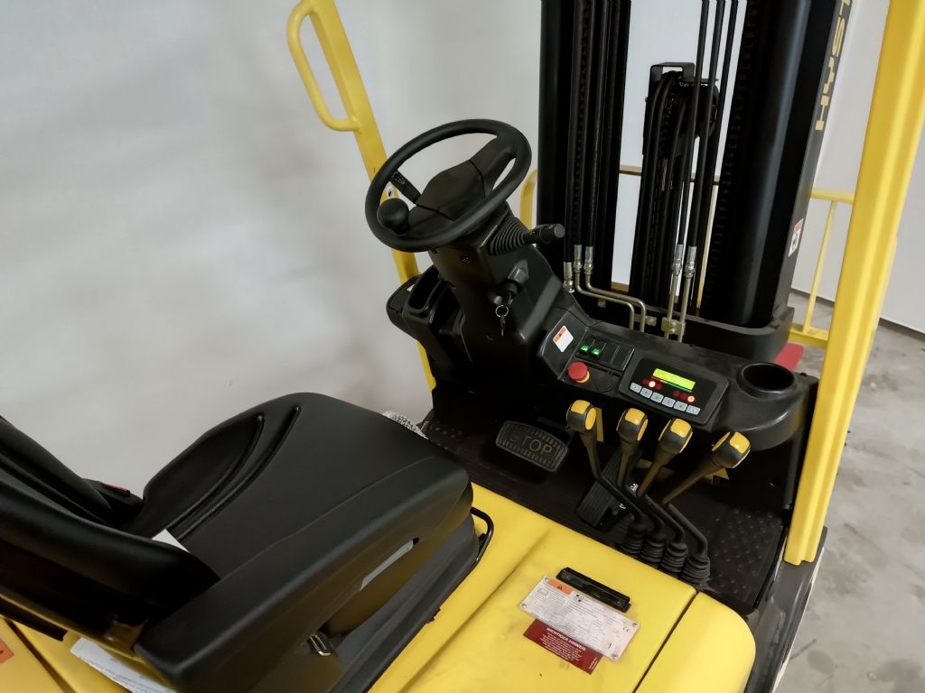 Hyster-J1.6UTT-Elektro 3 Rad-Stapler-www.gabelstapler-molde.de
