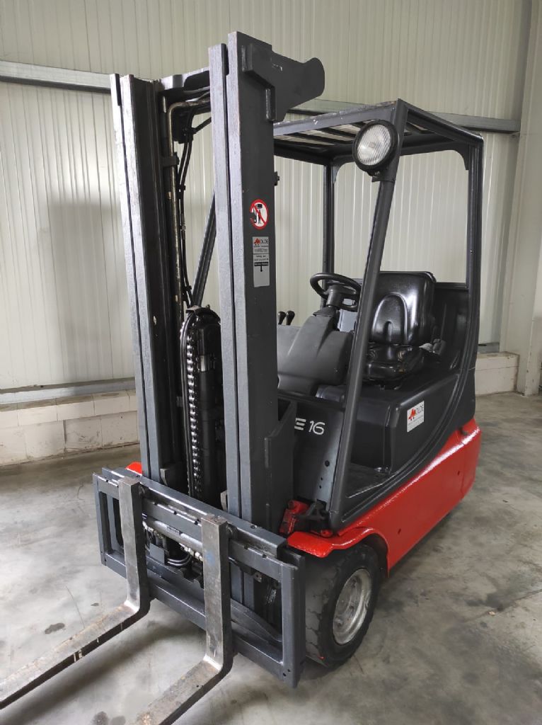 Linde-E16C-Elektro 3 Rad-Stapler-www.gabelstapler-molde.de