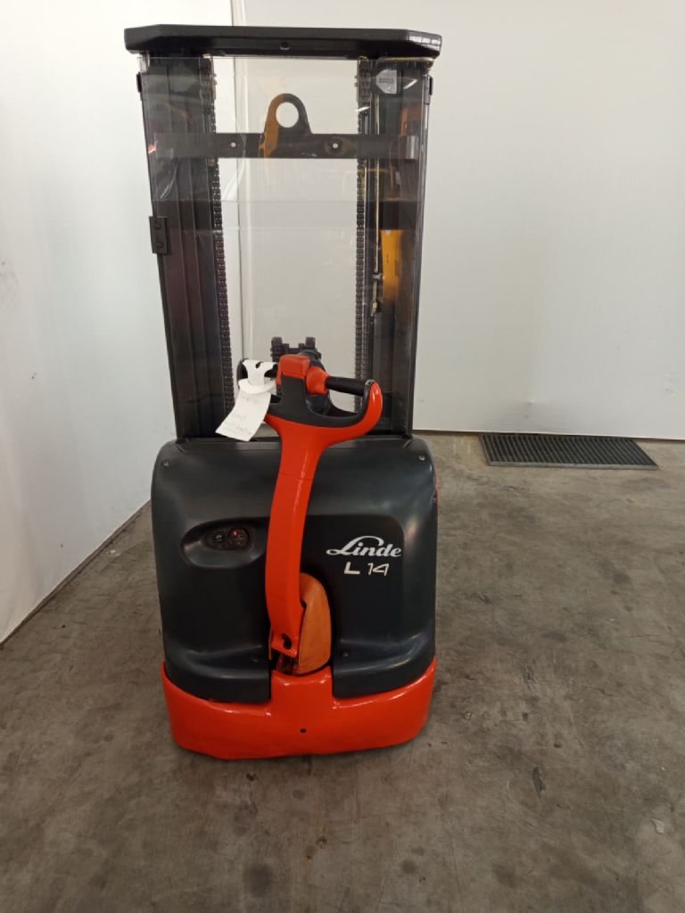 Linde--Hochhubwagen-www.gabelstapler-molde.de