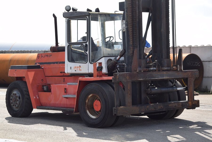 Kalmar DCD70-35E4 Empty Container Handler www.mtc-forklifts.com Kalmar DCD70-35E4 Empty Container Handler www.mtc-forklifts.com