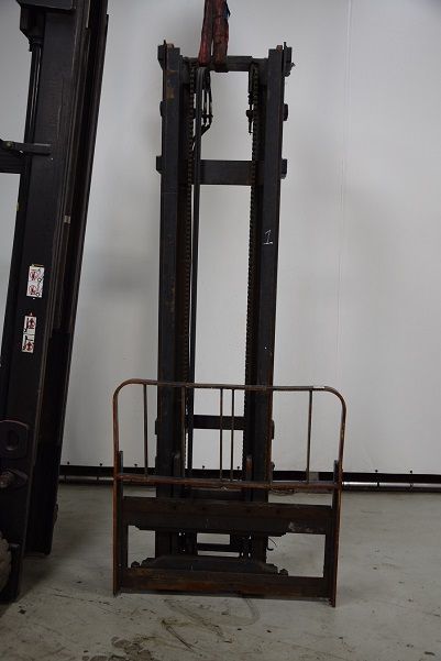 Clark 4470V10850044GEF Attachments www.mtc-forklifts.com Clark 4470V10850044GEF Attachments www.mtc-forklifts.com