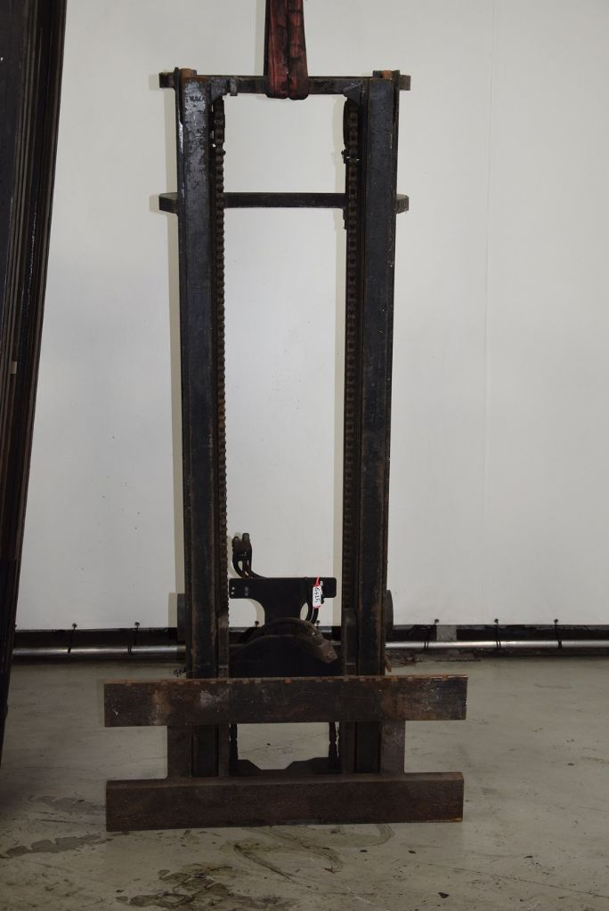 Clark 3641V1092 Attachments www.mtc-forklifts.com Clark 3641V1092 Attachments www.mtc-forklifts.com
