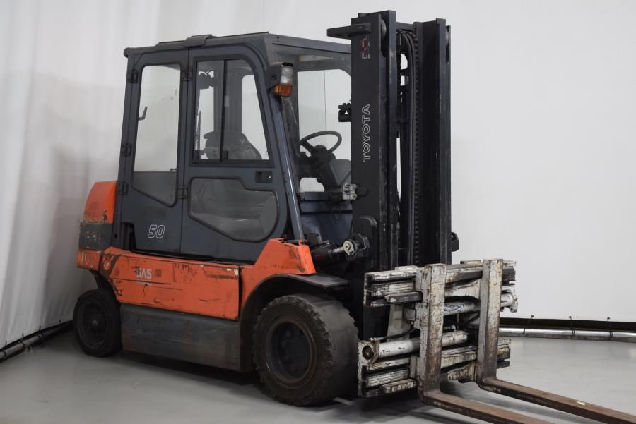 Toyota 7FBMF50 Electric 4-wheel forklift www.mtc-forklifts.com Toyota 7FBMF50 Electric 4-wheel forklift www.mtc-forklifts.com