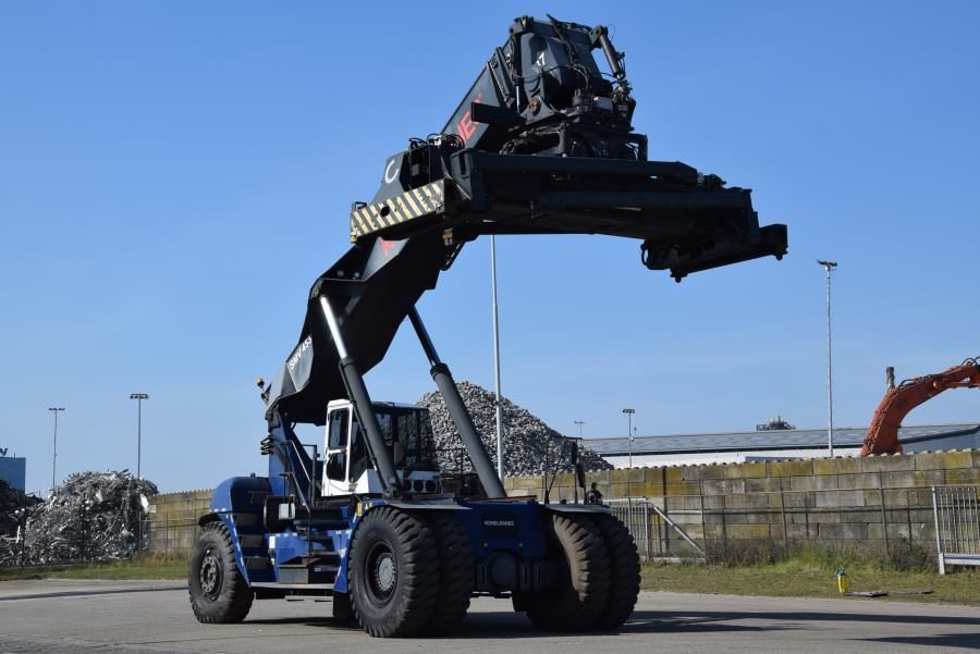 SMV 4531CB5 Full-container reach stacker www.mtc-forklifts.com SMV 4531CB5 Full-container reach stacker www.mtc-forklifts.com